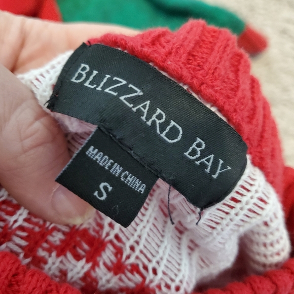 Blizzard Bay Red and Green Dinosaur Christmas Sweater Size Small - Picture 11 of 11
